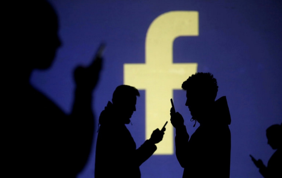 Έπεσε το Facebook!