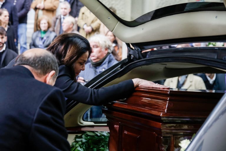 Κατέρρευσε η Κατερίνα Παναγοπούλου – Συγκινητικός επικήδειος από τον Δημήτρη Αβραμόπουλο: Για μας δεν έφυγες ποτέ Περικλή
