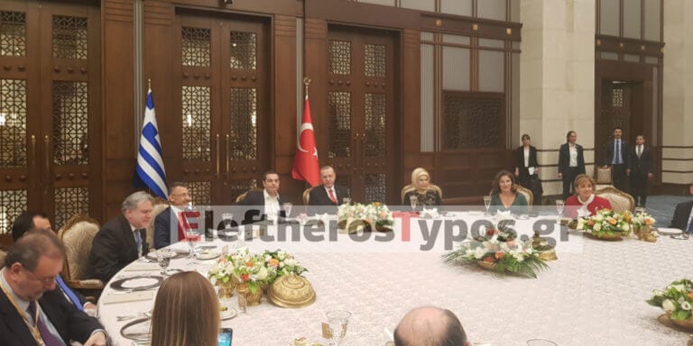 «Μέσα» στο δείπνο Τσίπρα – Ερντογάν: Μπουζούκι και… λαχανοντολμάδες στο μενού