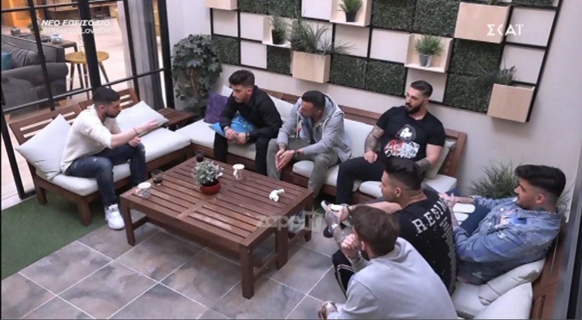 Χαμός στο Power of Love! “Αρπάχτηκαν” Πάνος και Βασίλης μέσα στο σπίτι – «Να προσέχεις τι λες…»