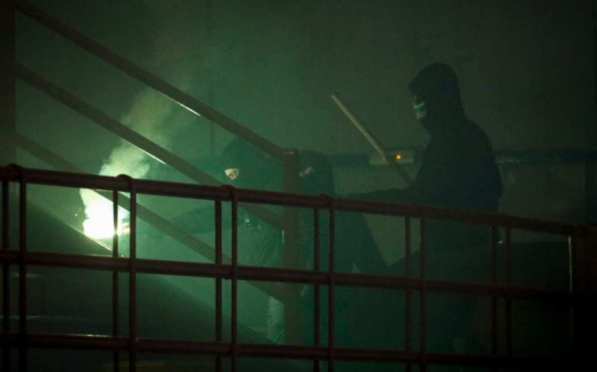 Εισβολή με κράνη, ρόπαλα και μαχαίρια σε αγώνα πόλο Γυναικών! Δυο τραυματίες! Συγκλονιστικές εικόνες