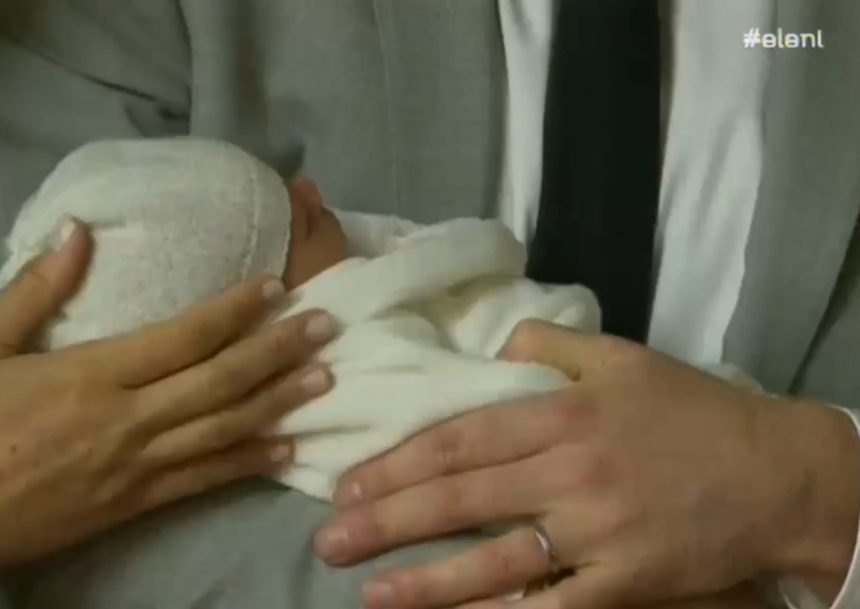 Πρίγκιπας Χάρι – Μέγκαν Μαρκλ: Oι πρώτες εικόνες με το βασιλικό μωρό στην αγκαλιά τους! [video]