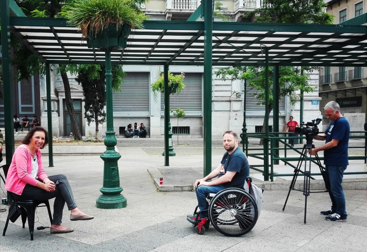 360°: Η Αθήνα που οι περαστικοί αποφεύγουν