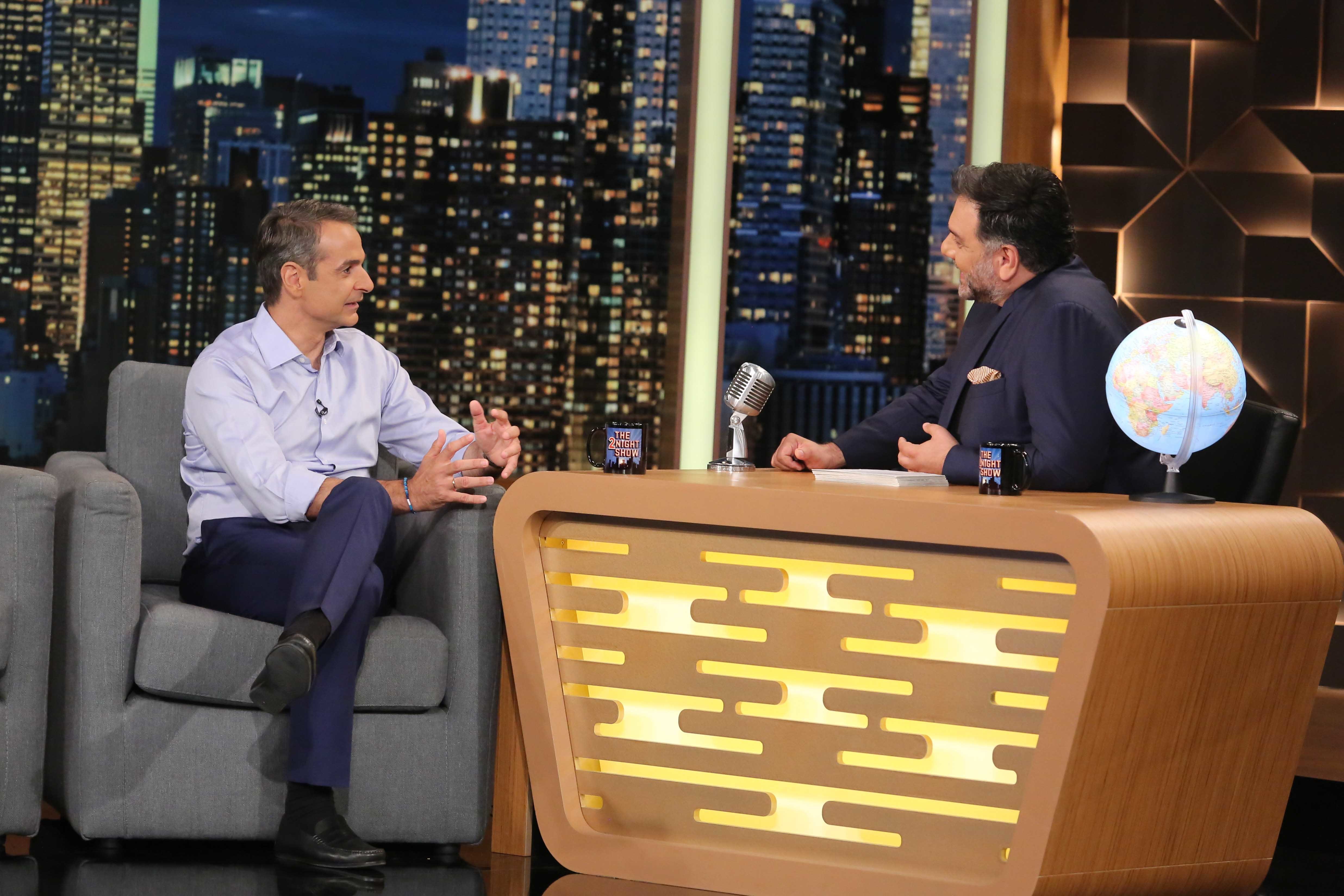 The 2Night Show: Ο Γρηγόρης Αρναούτογλου υποδέχεται τον Κυριάκο Μητσοτάκη!