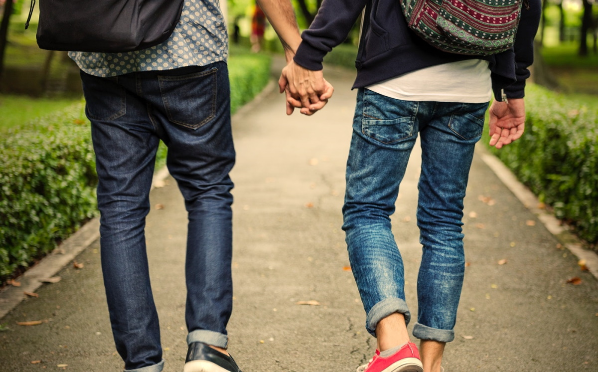 “Δεν μπορώ όταν φιλιούνται στο στόμα δύο ομοφυλόφιλοι, αηδιάζω, δεν μου αρέσει καθόλου σαν εικόνα”