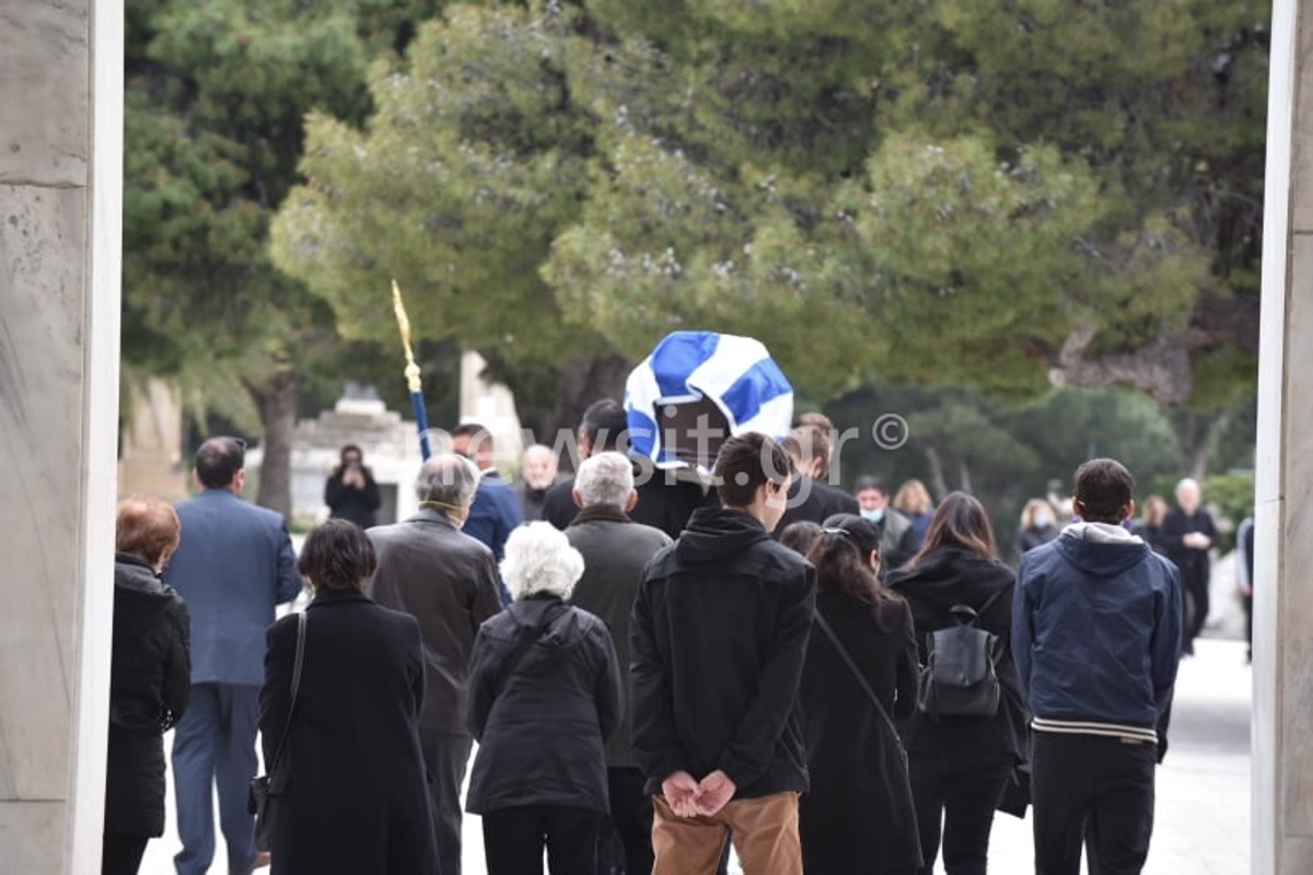 Μανώλης Γλέζος