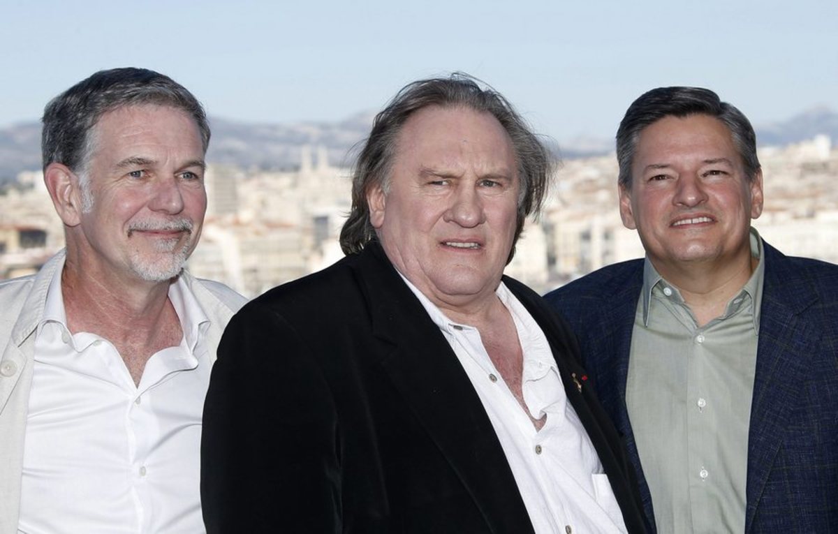 epa05289638 Netflix co-founder and CEO Reed Hastings (L) and chief content officer Ted Sarandos (R) pose with French actor