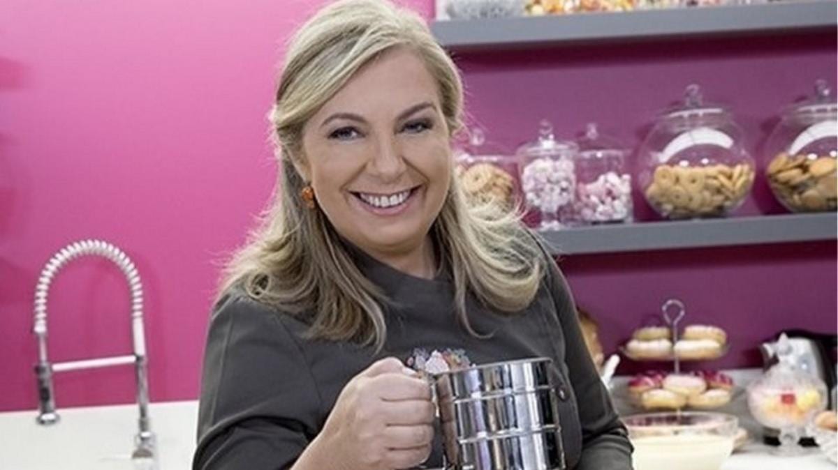 ΝΤΙΝΑ ΝΙΚΟΛΑΟΥ