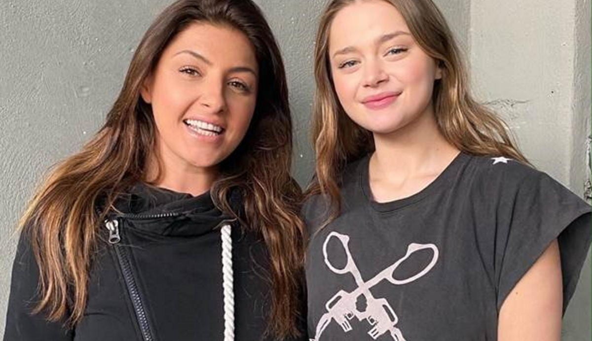 Έλενα Παπαρίζου