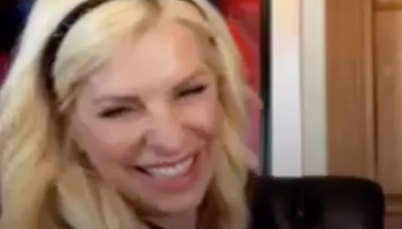 Η Ελένη Μενεγάκη τρέλανε το live της Νατάσας Θεοδωρίδου – Τι φορούσε από κάτω;