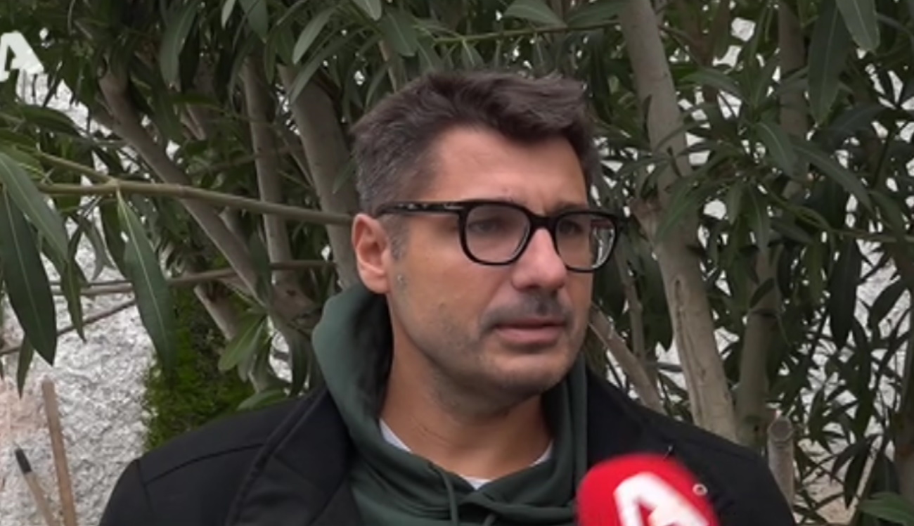 Λάμπρος Κωνσταντάρας