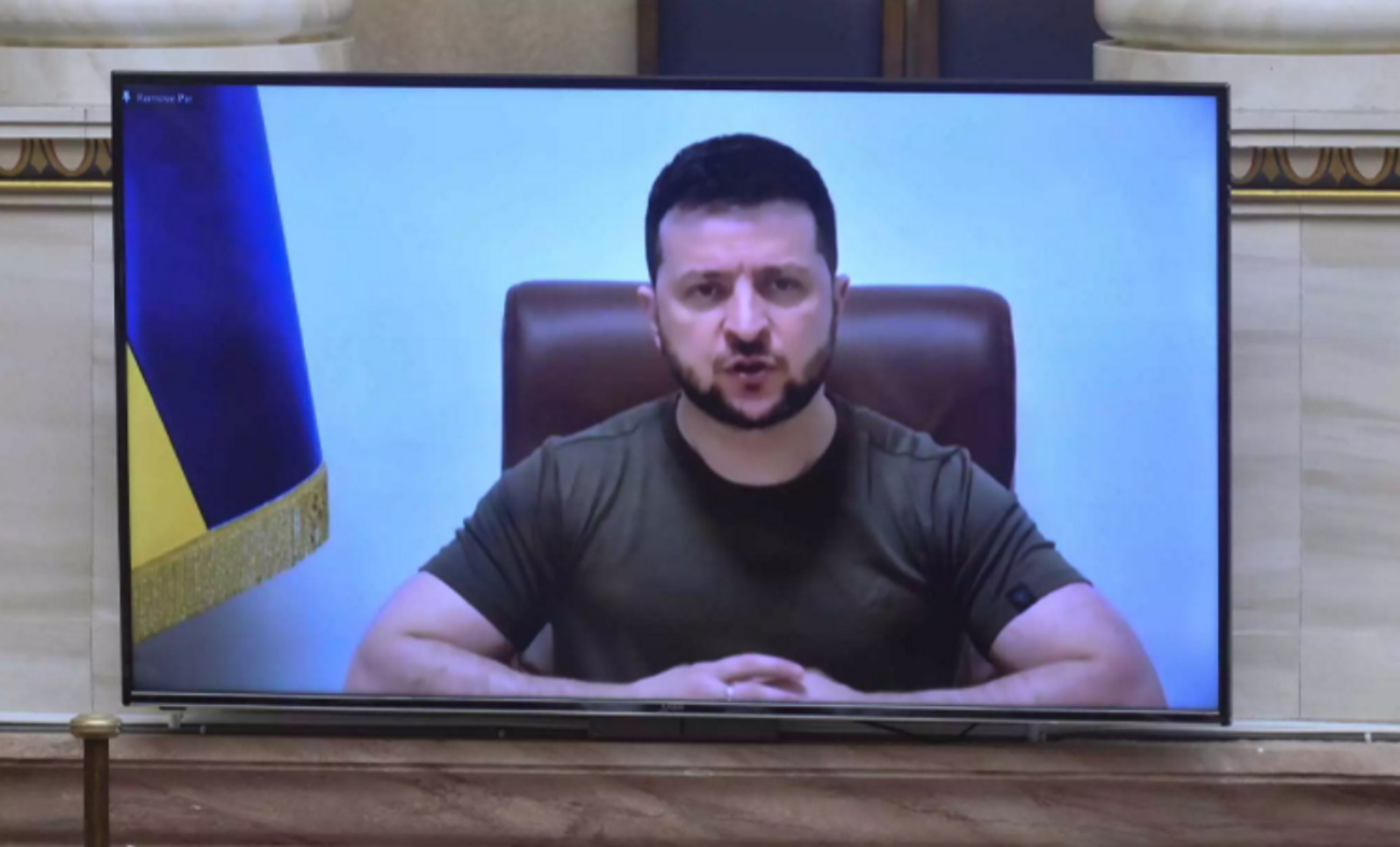 Ζελένσκι στην Βουλή: Λέμε «Ελευθερία ή θάνατος» όπως λέγατε κι εσείς