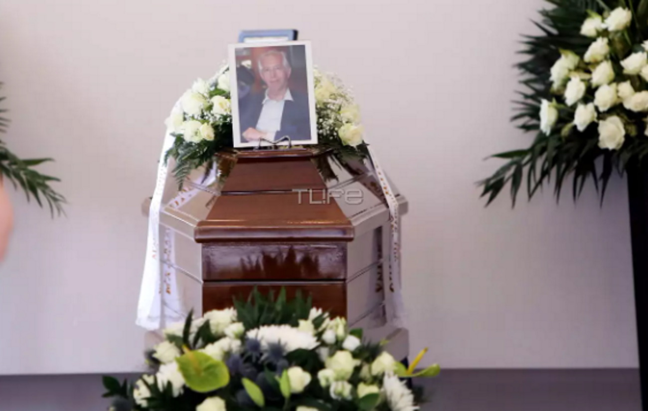 Κωνσταντίνος Τζούμας: Θλίψη στην κηδεία του στο Α’ Νεκροταφείο