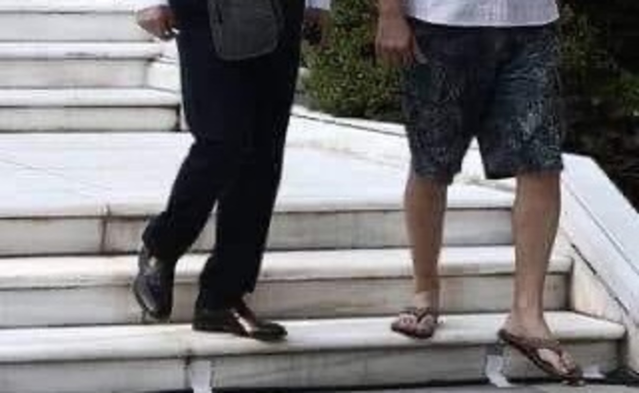 Οργή Πορτοσάλτε για τη βερμούδα και τη σαγιονάρα στο Προεδρικό – Η απάντηση του μουσικού της ΕΡΤ