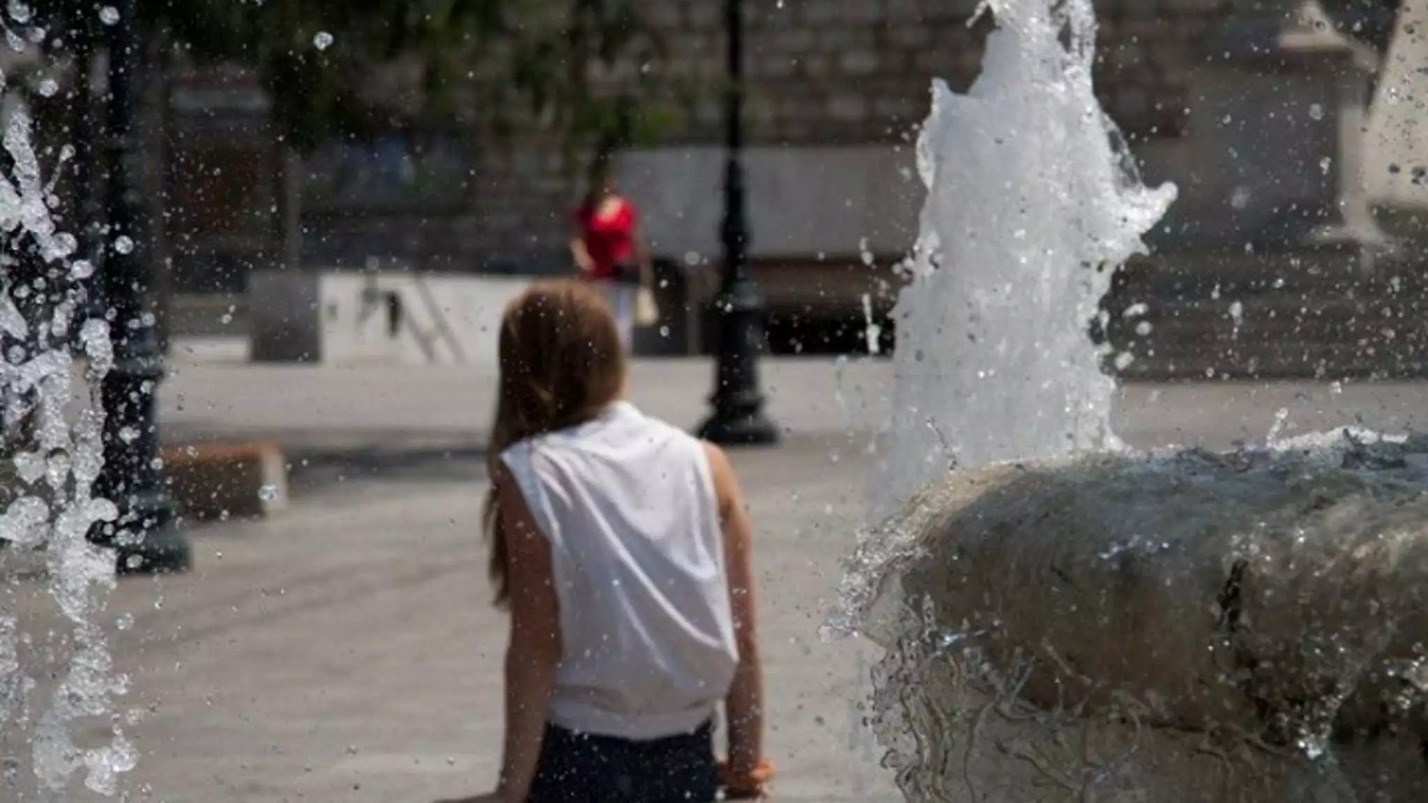 Καύσωνας: Καμίνι για μέρες η χώρα