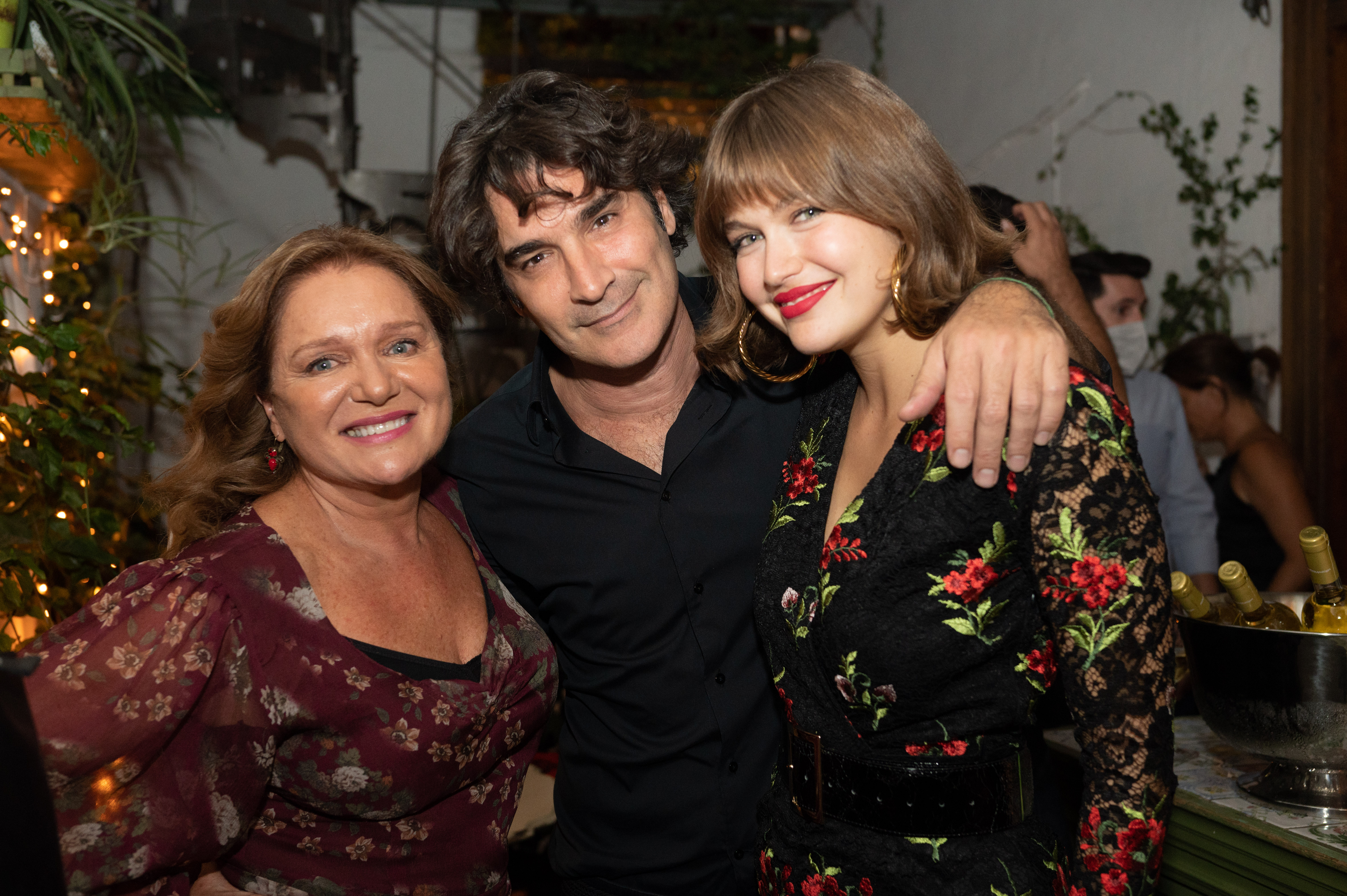 Χριστόφορος Παπακαλιάτης: Λαμπερό πάρτι με τους πρωταγωνιστές του Maestro