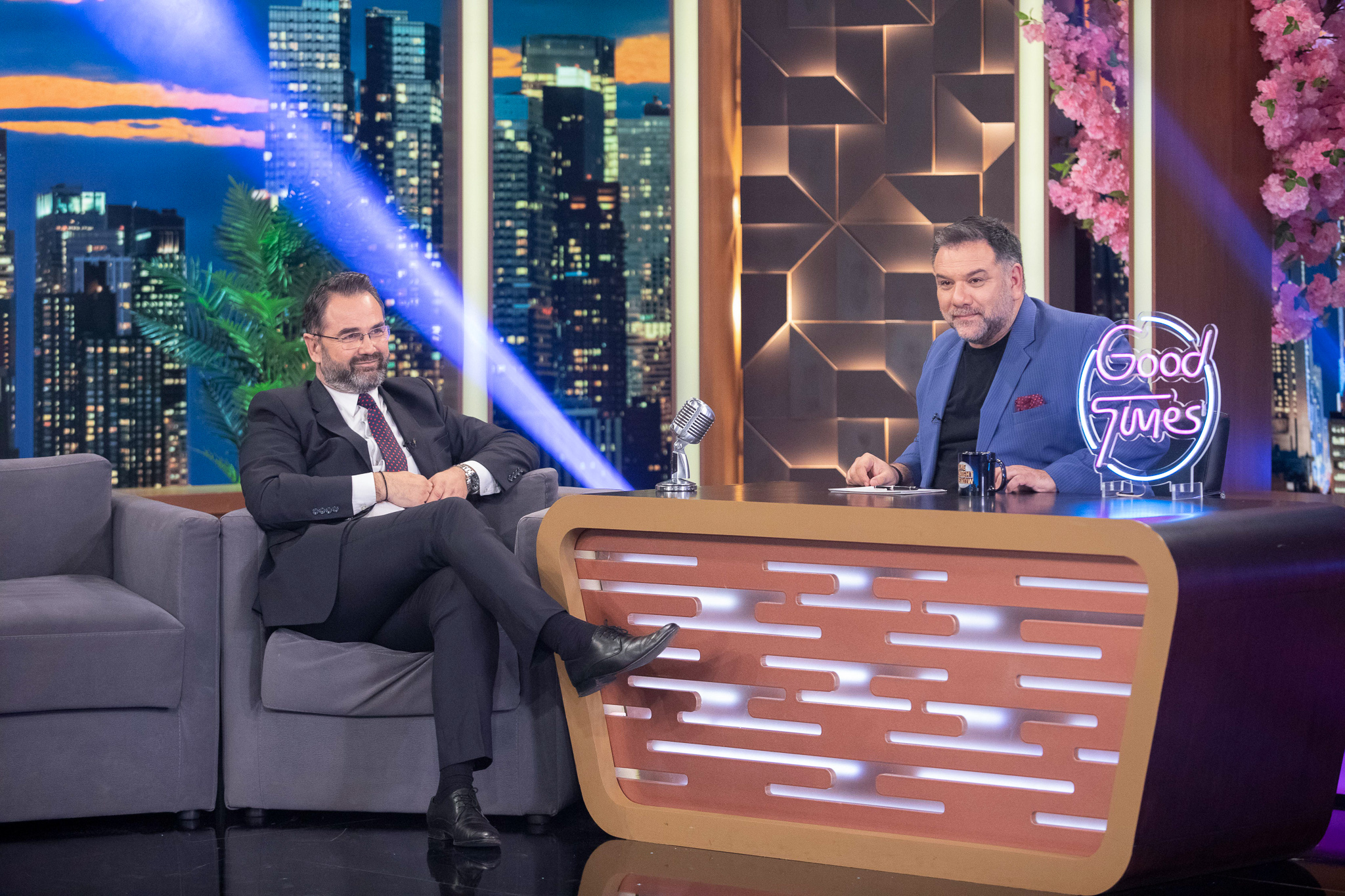 THE NIGHT SHOW ΜΠΑΛΑΣΚΑΣ