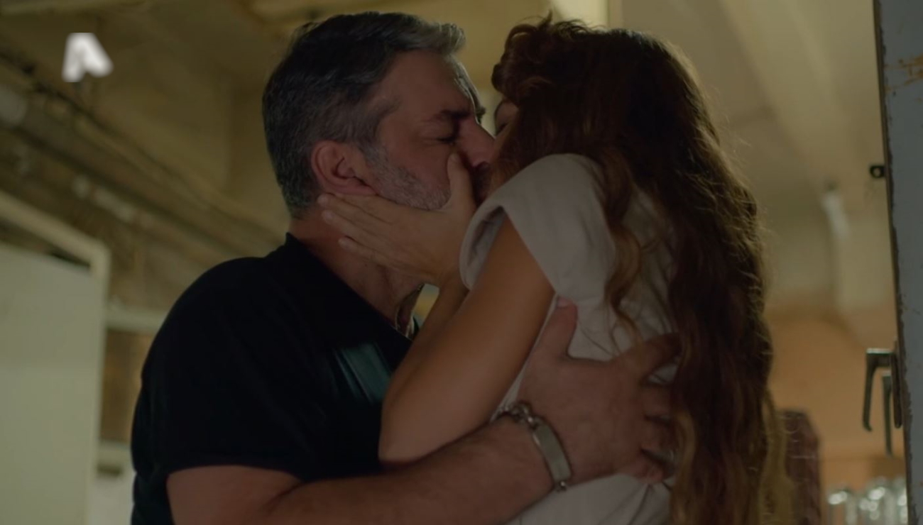 Αυτη η νύχτα μένει