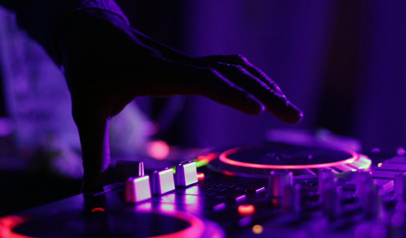 DJ