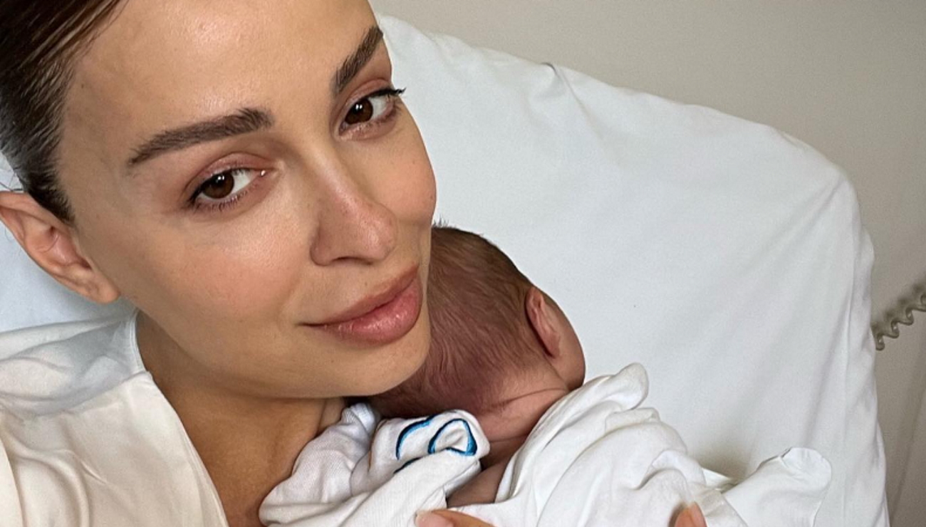 Ελένη Φουρέιρα: Οι πρώτες εικόνες με το μωρό στο μαιευτήριο
