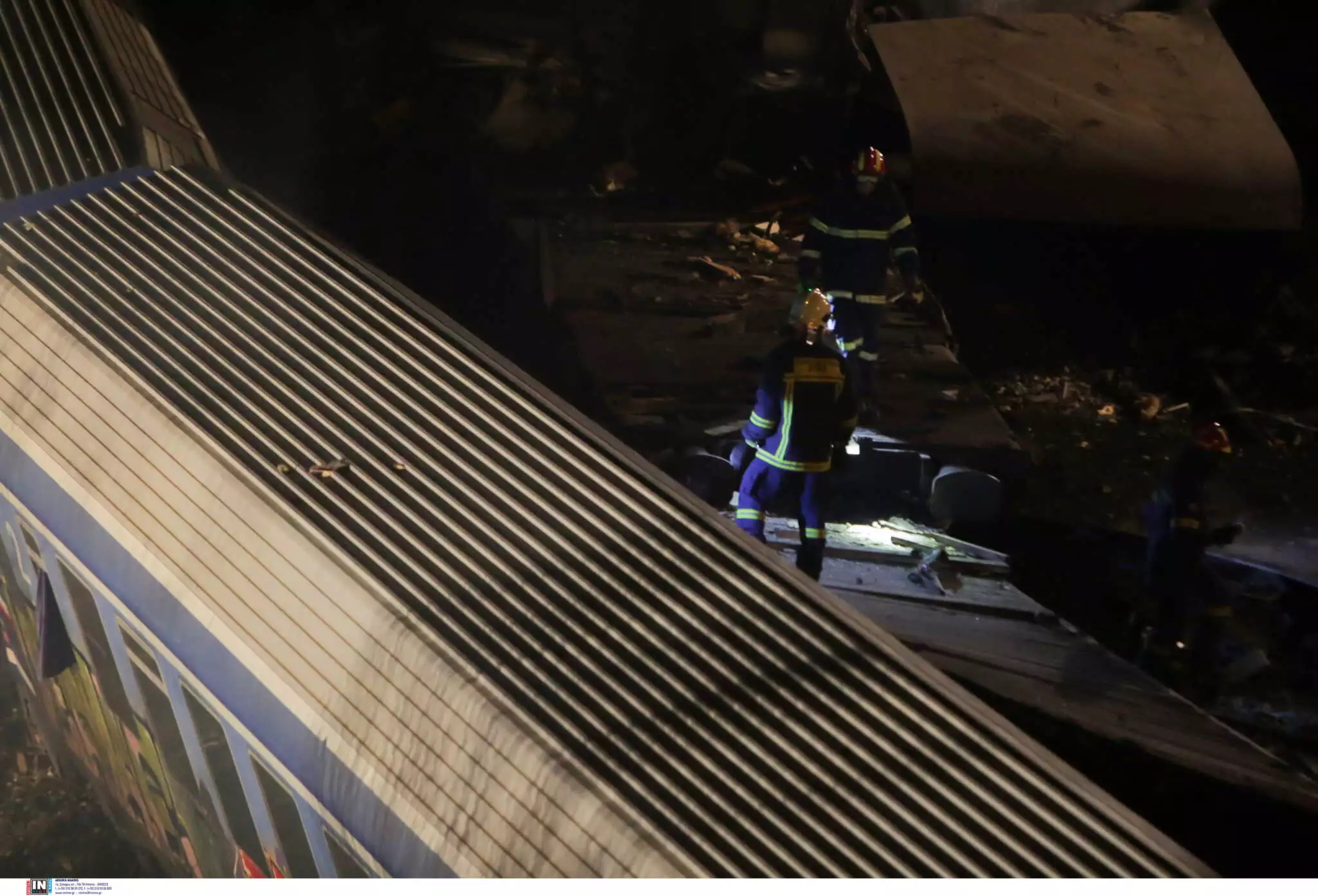 Σύγκρουση τρένων στην Λάρισα: Δραματικές ώρες για τους συγγενείς των επιβατών – «Δεν βρίσκω το παιδί μου»