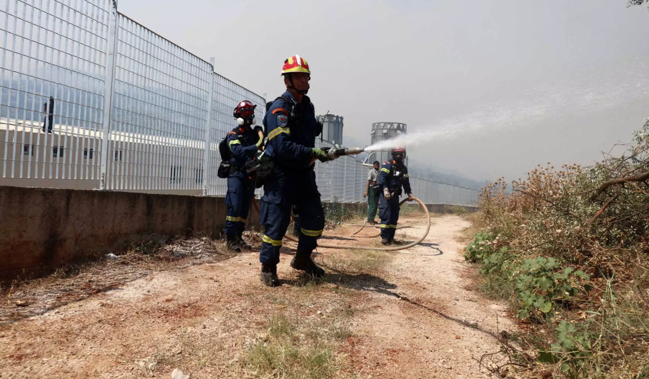Φωτιά στα Δερβενοχώρια: Σε ύφεση το πύρινο μέτωπο – Η εικόνα σε Ρόδο και Λακωνία
