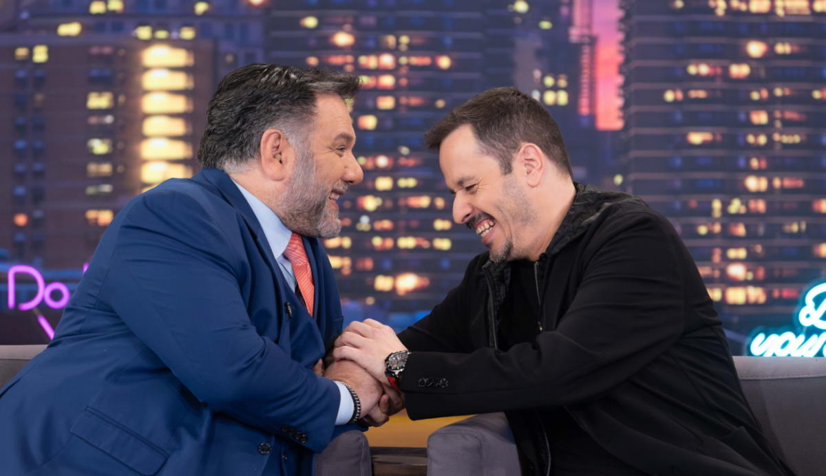 The 2Night Show: Ο Γρηγόρης Αρναούτογλου επιστρέφει με νέους ...