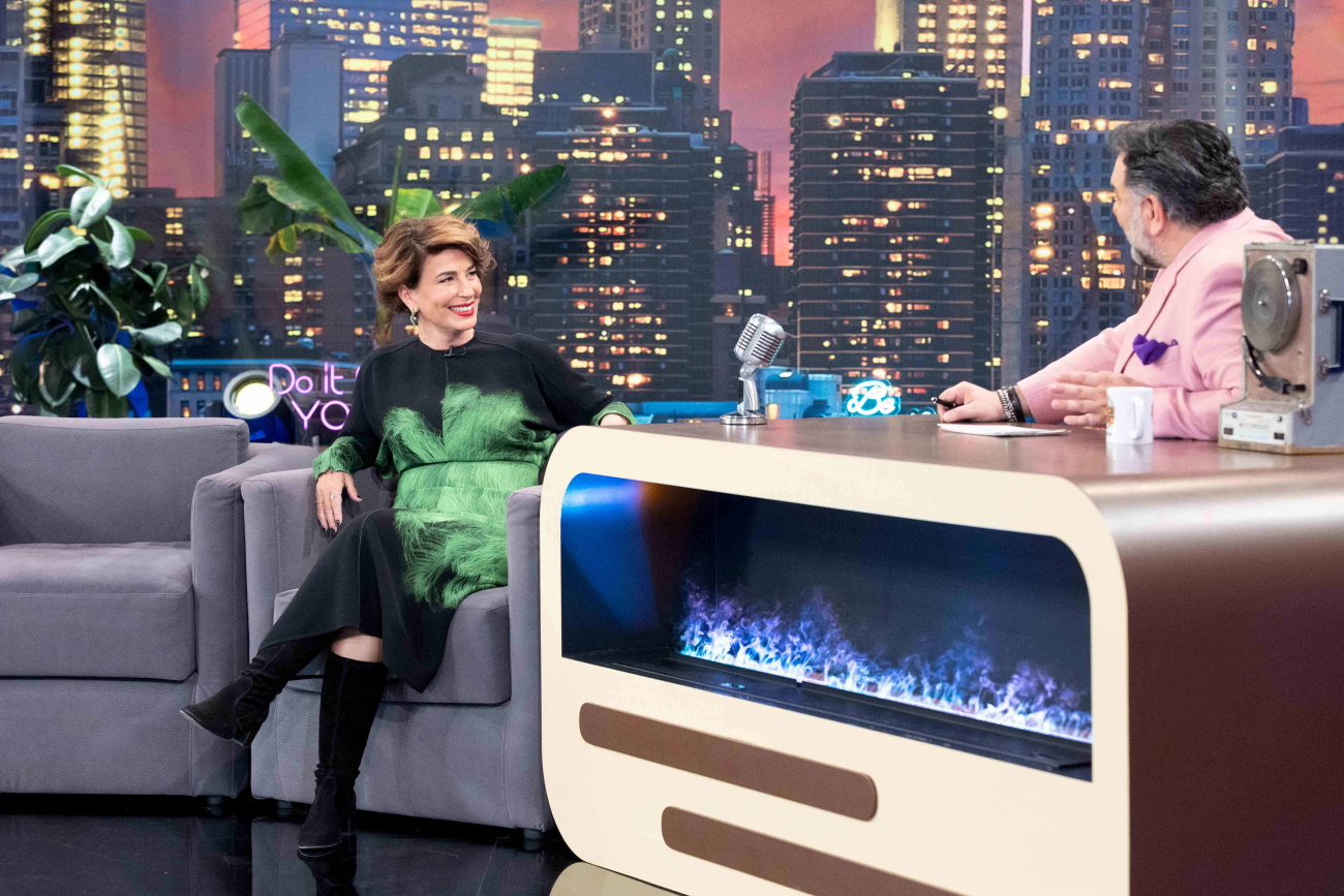 THE NIGHΤ SHOW ΕΛΟΜΙΔΑ ΒΙΣΒΙΚΗ