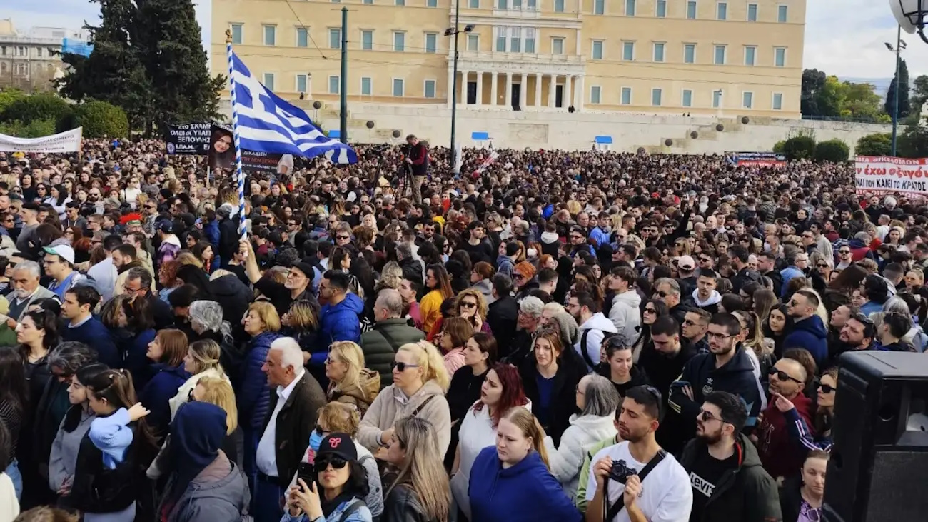 Τέμπη: Πλήθος κόσμου στις συγκεντρώσεις διαμαρτυρίας σε όλη την Ελλάδα