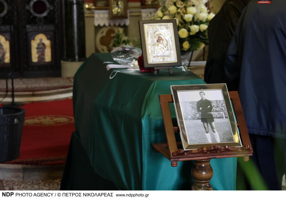 Τάκης Οικονομόπουλος