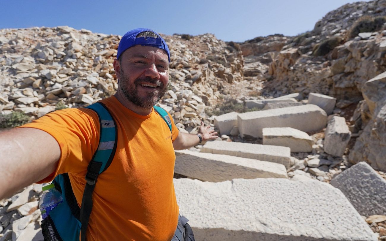 Happy Traveller: Ο Ευτύχης και η Ηλέκτρα συνεχίζουν το ταξίδι τους στη Σύρο