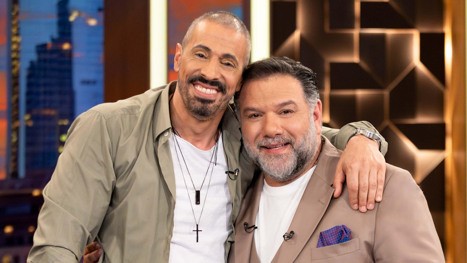 The 2Night Show: Ο Γρηγόρης Αρναούτογλου υποδέχεται τον Γιώργο Παράσχο και τον FY