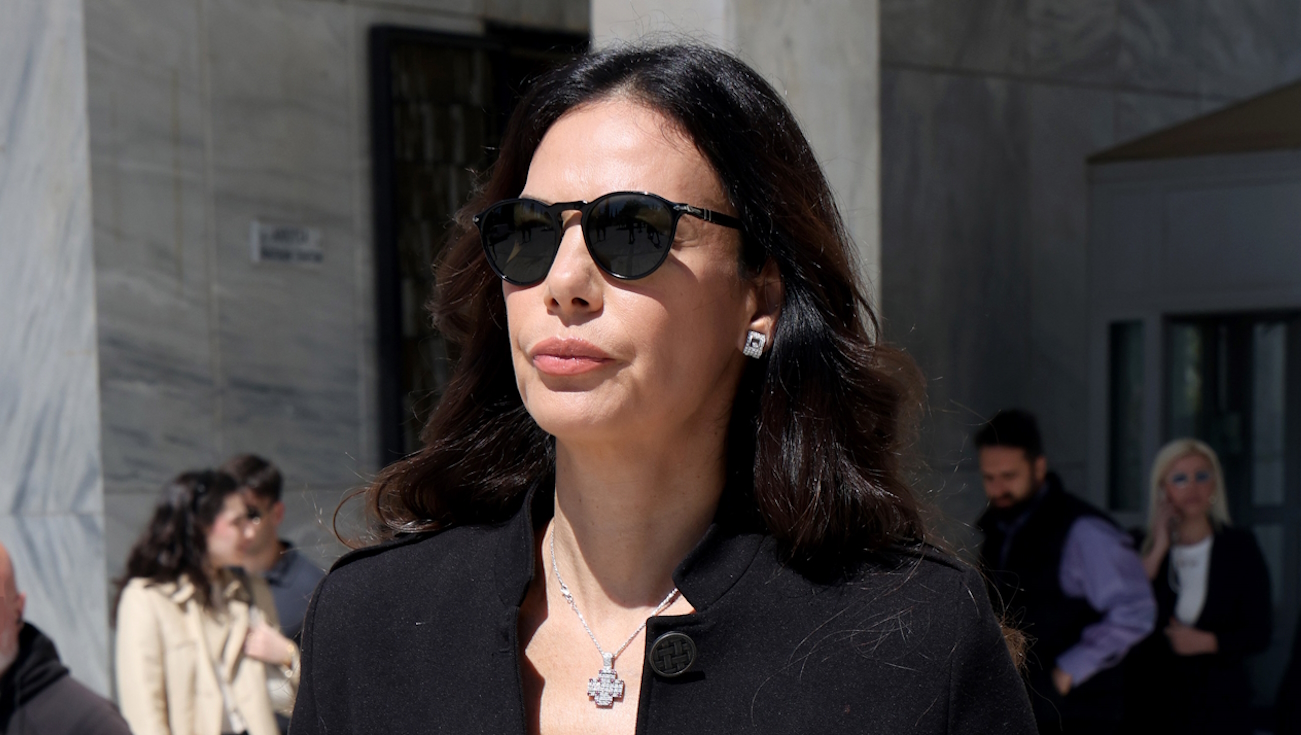 Εύη Βατίδου κατά Αλέξη Κούγια: «Δούλευα και σεζόν για να πηγαίνει με τις γκόμενες στα μπουζούκια»