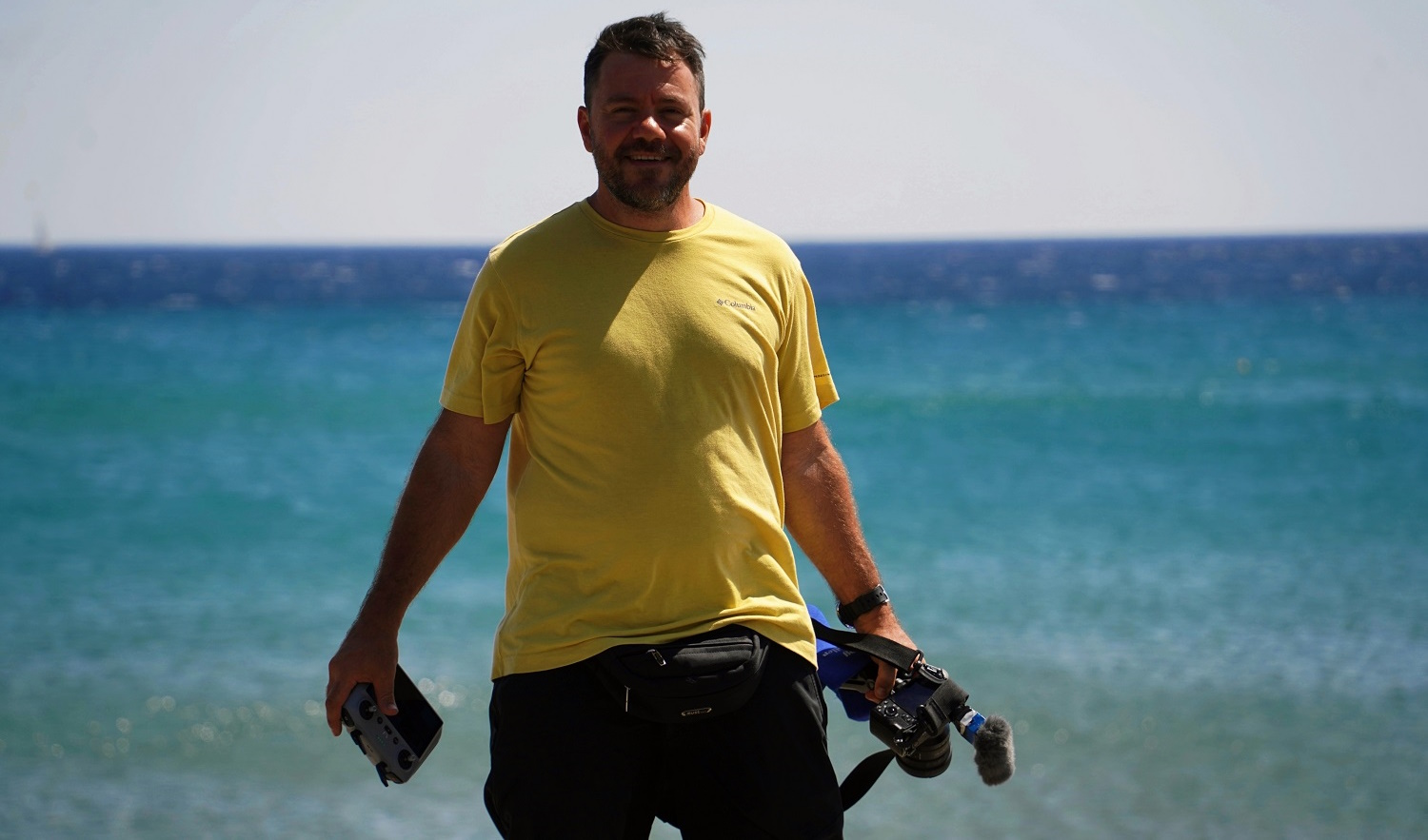 HAPPY TRAVELLER