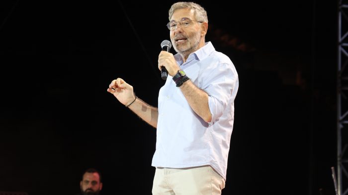 Θοδωρής Αθερίδης: “Αν σε 15 χρόνια δεν μπορώ πια, δεν αντέχω, πως θα ζήσω με τη σύνταξη που παίρνει ένας ηθοποιός;”