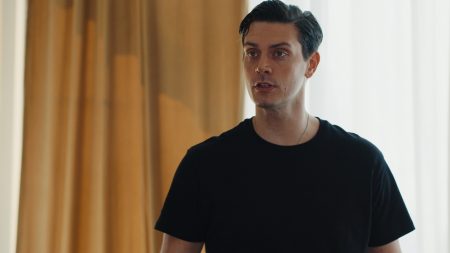 Γη της Ελιάς: Οι εξελίξεις καθηλώνουν, ένας μυστηριώδης άντρας καταφτάνει στην Αρεόπολη