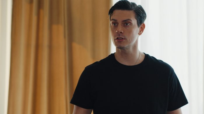 Γη της Ελιάς: Οι εξελίξεις καθηλώνουν, ένας μυστηριώδης άντρας καταφτάνει στην Αρεόπολη