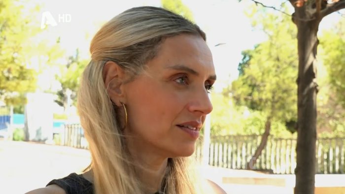 Μαρία Ένεζλη: «Όταν γέννησα, έπαθα διάσταση ηβικής σύμφυσης» – Η πικρία στο τέλος της συνεργασίας με τη Δανάη Μπάρκα