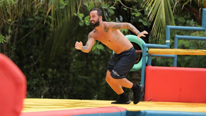 Exathlon: “Ο Άρης Σοϊλέδης είχε μούσια τόσα χρόνια γιατί έχει προγούλια και πετάνε τα αυτιά του”