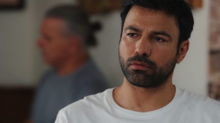 Γη της Ελιάς: Ο Στέφανος λαμβάνει τα αποτελέσματα του τεστ πατρότητας και βεβαιώνεται πως η Μαλένα είναι παιδί του