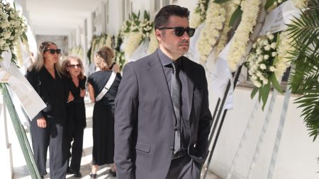 Λάμπρος Κωνσταντάρας