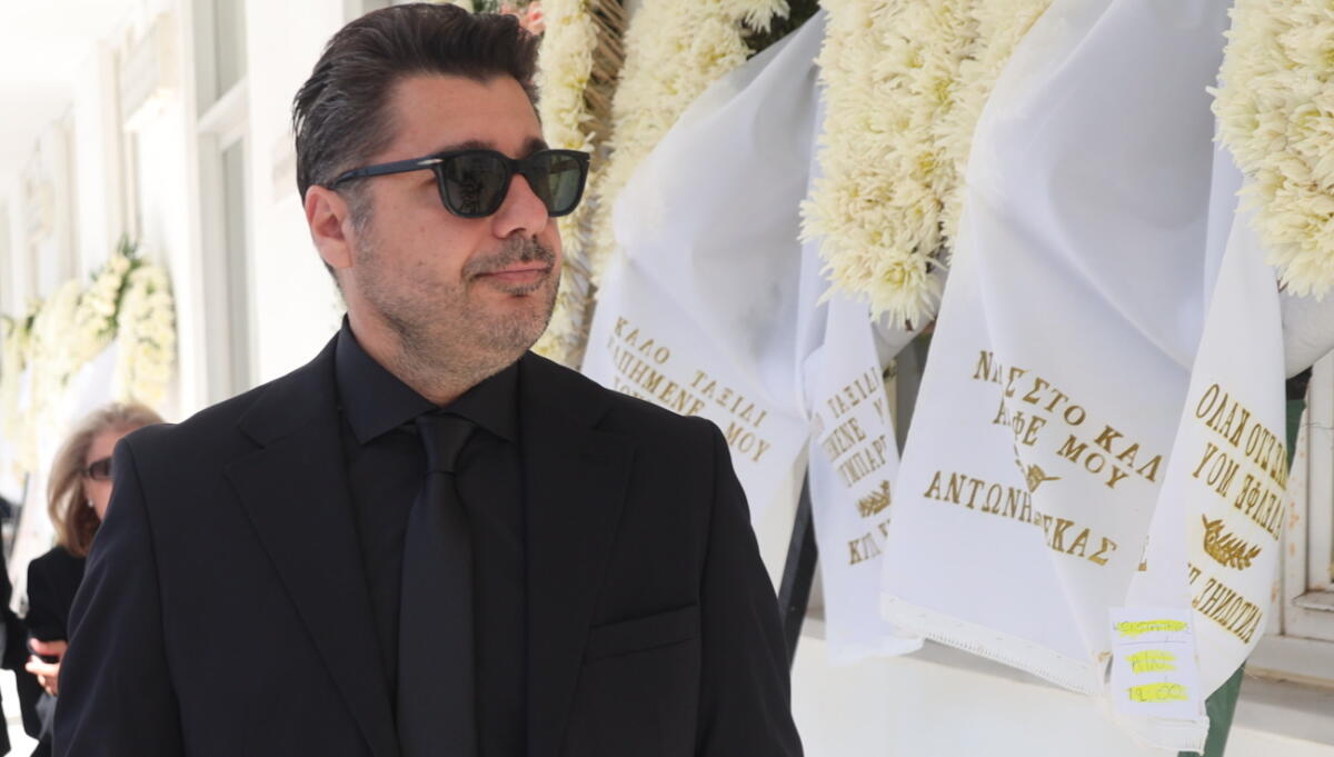 Λάμπρος Κωνσταντάρας