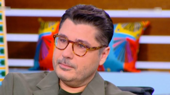 Συγκλόνισε ο Λάμπρος Κωνσταντάρας για την απώλεια του πατέρα του: “Μην περιμένουμε να γίνουν φωτογραφία” – Η αποκάλυψη για την ασθένεια