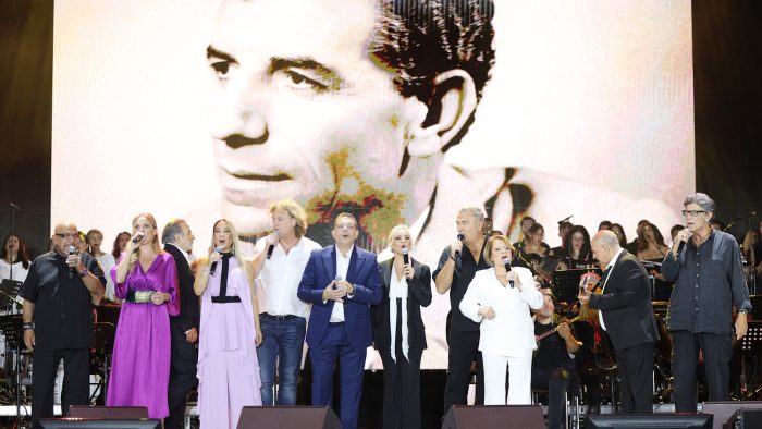 Γρηγόρης Μπιθικώτσης: Πλήθος κόσμου στο Καλλιμάρμαρο για τη συναυλία στη μνήμη του – Δείτε φωτογραφίες