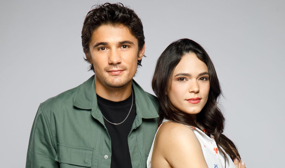 Να μ' αγαπάς