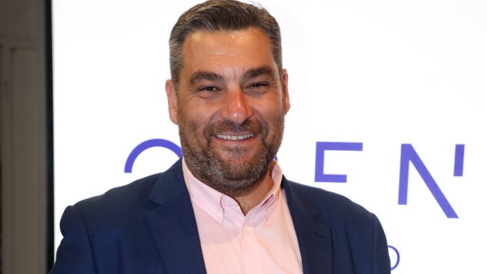 Μάνος Νιφλής: Δεν έγινε κάποια αναγκαστική αντικατάσταση, βρήκα τρύπα και τρύπωσα