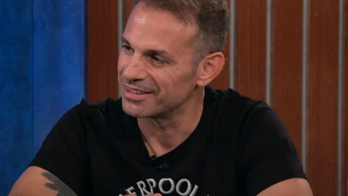 Ντέμης Νικολαϊδης: Επέστρεψε στις επαγγελματικές του υποχρεώσεις, ένα μήνα μετά την απώλεια της Αλεξάνδρας Νικολαϊδου
