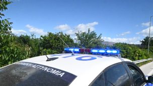 Συνελήφθη μεθυσμένος γιος πασίγνωστου έντεχνου τραγουδιστή στο Μοναστηράκι – Έβρισε και έριξε κουτουλιά σε αστυνομικό