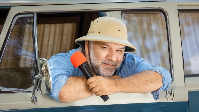 The Roadshow: Ο Γρηγόρης Αρναούτογλου επέστρεψε και συνάντησε τον Γιώργο Αγγελόπουλο στη Σκιάθο