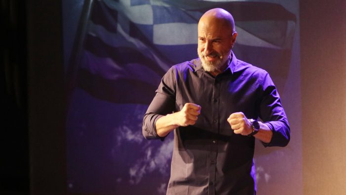 Σίλας Σεραφείμ για Πάρι Ρούπο: “Δεν μπορούμε να απαγορεύσουμε στους καλλιτέχνες να εκφράζονται, ας θίγεται καθένας όσο θέλει”